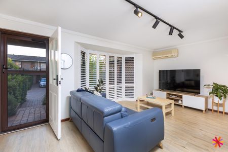 BEAUTIFUL TOWNHOUSE - Photo 5