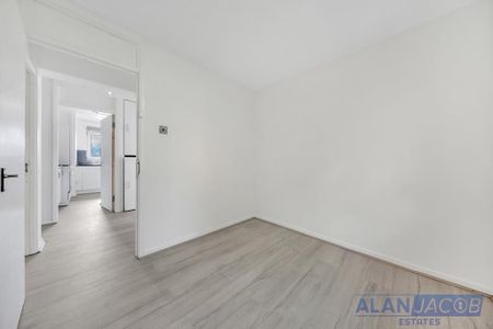 3 bedroom flat to rent - Photo 2