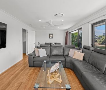 22 Maureen Court, Broadbeach Waters QLD 4218 - House For Rent | Domain - Photo 6