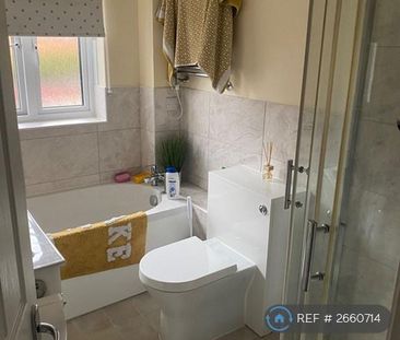 3 bedroom semi-detached house to rent - Photo 1