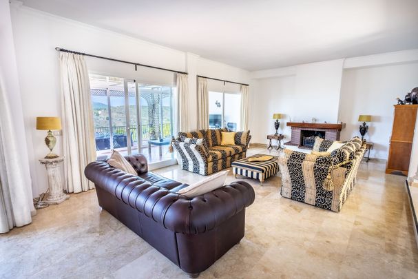 Detached Villa in Alhaurin Golf - Photo 1