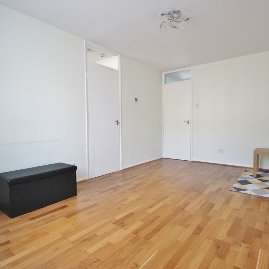 1 Bed Flat - Photo 1