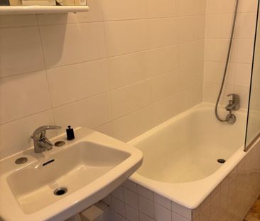 APPARTEMENT 3 PIECES PLACE DE LA LOI A VERSAILLES - Photo 4