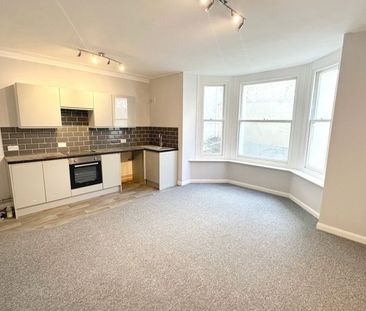 2 Bedroom Flat, Buckingham Road, Brighton - Photo 3