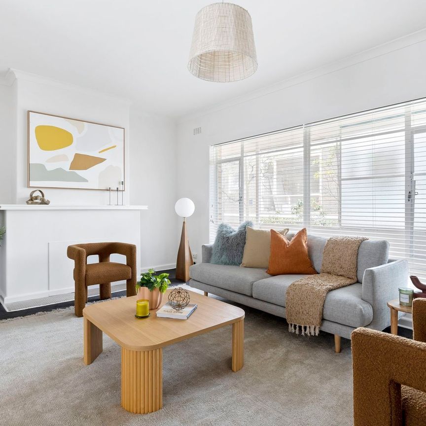 Top blonde in town - Photo 1