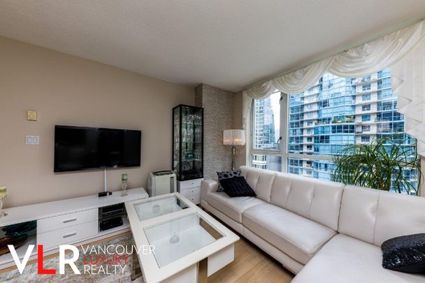 Condo in Downtown Vancouver, BC - Photo 1