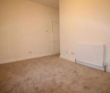 2 bedroom end of terrace house to rent - Photo 4