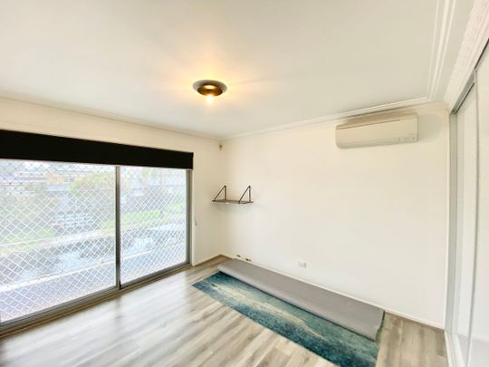 HUGE FAMILY HOME! - Photo 1