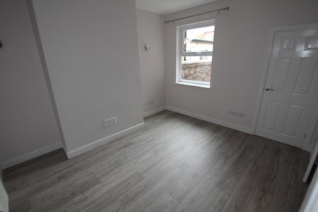 2 Bedroom HOUSE, Deeside - Photo 3