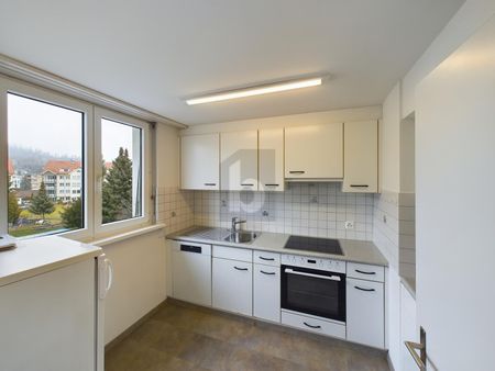 GENEROUSLY SITUATED IN A CENTRAL LOCATION - Photo 2