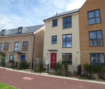 4 bedroom end of terrace house to rent - Photo 2