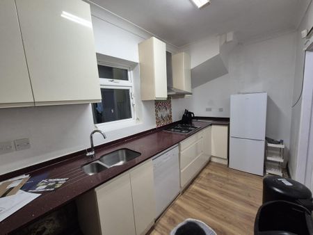 1 bedroom in a house share to rent - Photo 4