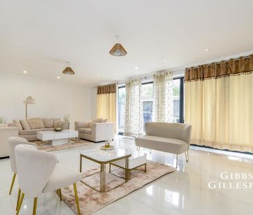 4 bedroom semi-detached house to rent - Photo 3