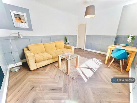 1 bedroom flat to rent - Photo 2