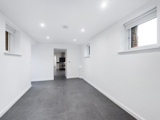 5 bedroom detached house to rent - Photo 1