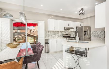 For Lease - 3949 Tacc Drive Unit# Main House, Mississauga, Ontario - Photo 2