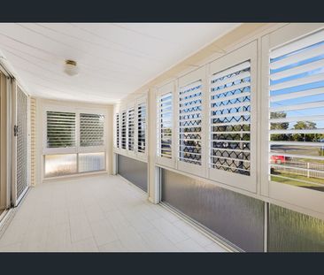 A RARE OPPORTUNITY - TWO BEDROOM HOUSE - Photo 4