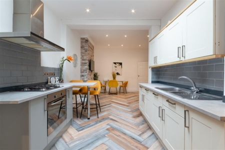 3 bedroom flat to rent - Photo 5