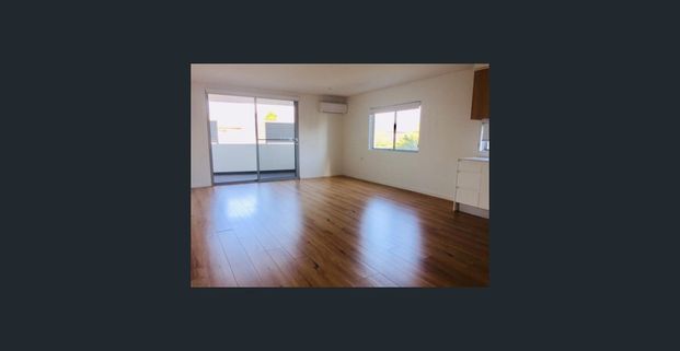 LARGE TWO BEDROOM APARTMENT - Photo 1