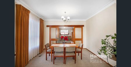 Family Home in Unbeatable Location! - Photo 4