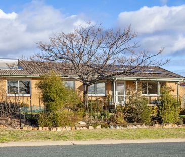 Spacious & Energy-Efficient Family Home in Prime Kaleen Location - Photo 5