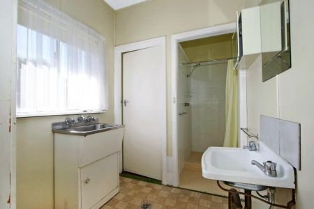 Low-Maintenance Living in a Convenient South Albury Location - Photo 5