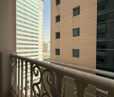 Free parking, balcony, 2 bathrooms, central air co - Photo 4