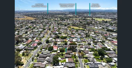 🏡 Comfortable Family Living in a Prime Cranbourne Location! - Photo 2