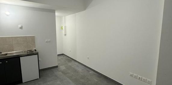 Location Appartement 1 pièce 19m² VITRY SUR SEINE 94400 - Photo 2