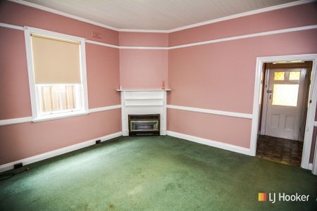 CENTRALLY LOCATED FAMILY HOME - Photo 2