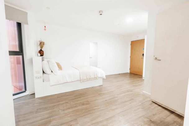 Gold Studio - Photo 1