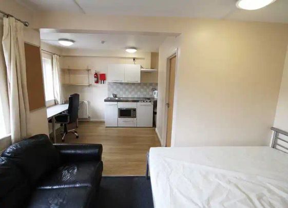 Large Studios (Halls A) - Photo 1