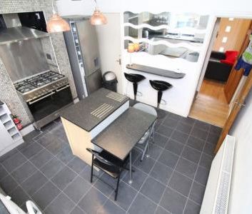 S2 - Grovesnor Square - Available April - Photo 6