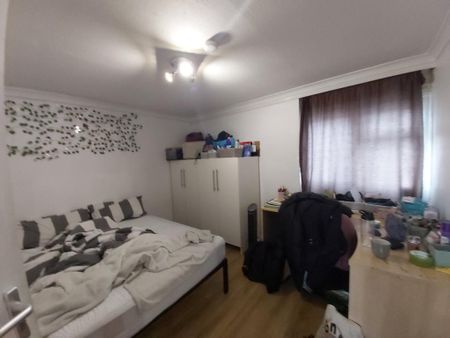 3 bedroom apartment to rent - Photo 2