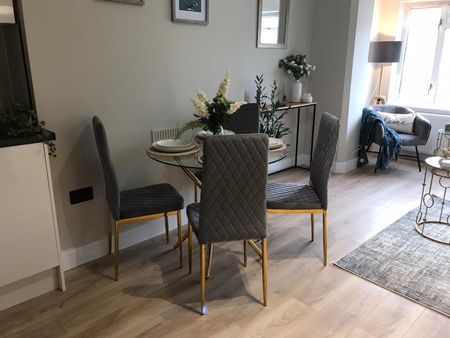 3 Bed Flat, Miller Road, CR0 - Photo 3