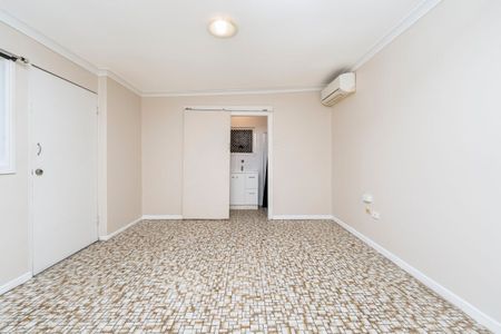 Stylish & Low-Maintenance Studio Living in the Heart of Newmarket - Photo 5