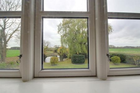 3 bedroom detached house to rent - Photo 2
