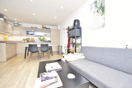 2 bedroom Flat To Let Total Size: 657 SQ FT - Photo 4