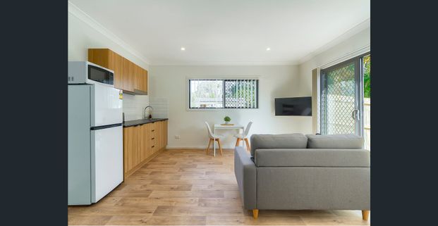 GROUND FLOOR STUDIO WITH PRIVATE COURTYARD – BILLS INCLUDED! - Photo 1