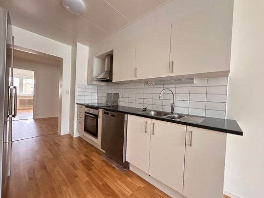 Bjäregatan 8 – 3 rok (lgh 1202) - Foto 1