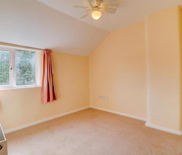 2 bedroom end of terrace house to rent - Photo 4