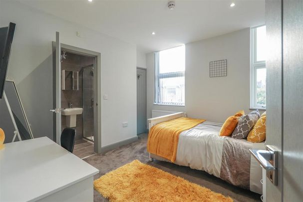 6 bedroom terraced house to rent - Photo 1