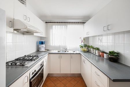 Immaculate Two Bedroom Unit - Photo 5