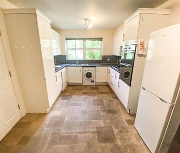 4 bedroom end of terrace house to rent - Photo 6