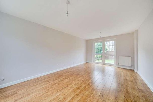 Holliers Crescent, Middle Barton, OX7 - Photo 1