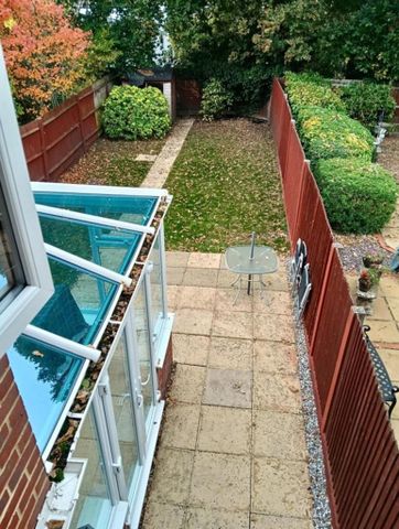 1 bedroom in a house share to rent - Photo 5