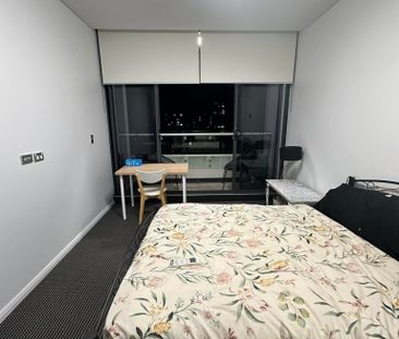 Carlton - Photo 1