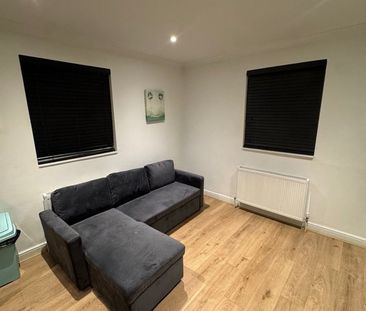 1 Bed Flat, Deptford High Street, SE8 - Photo 2