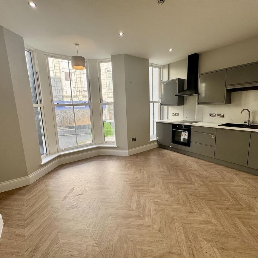 Albemarle Crescent, Scarborough - Photo 1