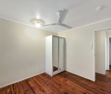 Located in a quiet cul-de-sac, family friendly area with convenient... - Photo 4